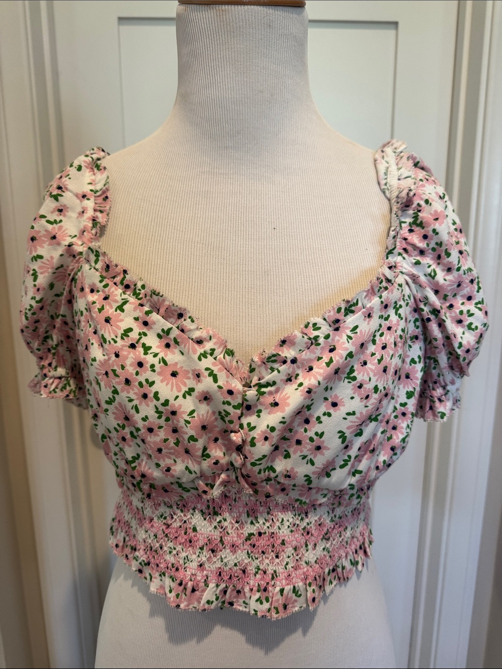 Alice + Olivia Pink Floral Smocked Puff-Sleeve Crop Top